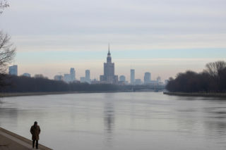 Szara Warszawa na piątek. Czy weekend przyniesie upragnione słońce?