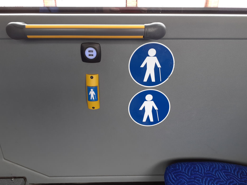 Autobus elektryczny testowany na ulicach Siedlec wyróżnia się swoim wyglądem