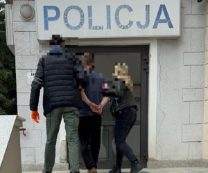 Groził śmiercią pasażerowi miejskiego autobusu. Miał przy sobie pistolet na kulki