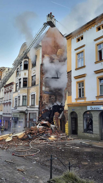 Runęła stara kamienica w centrum Cieszyna! Ewakuowano mieszkańców [ZDJĘCIA]