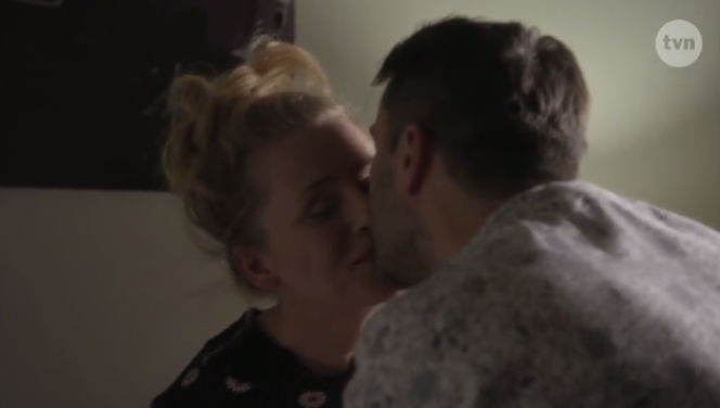 Singielka odcinek 28, Mikołaj (Filip Bobek), Elka (Paulina Chruściel)