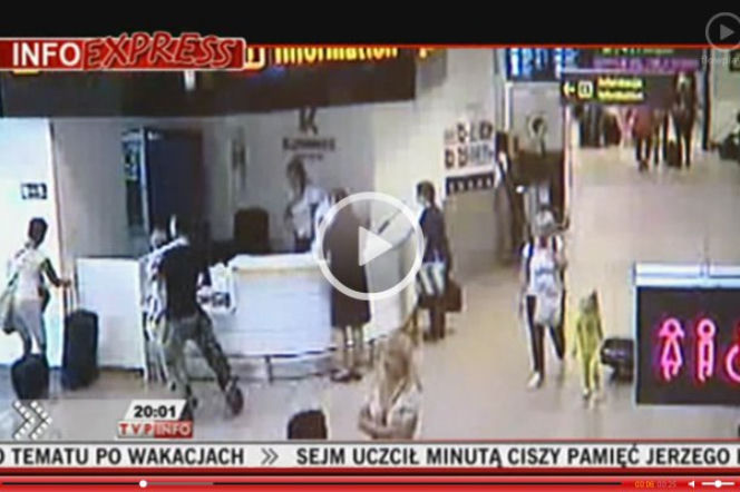 PYRZOWICE: Dziecko PORZUCONE na LOTNISKU przez rodziców - FILM. 2-LATKA płakała i BIEGŁA za MATKĄ