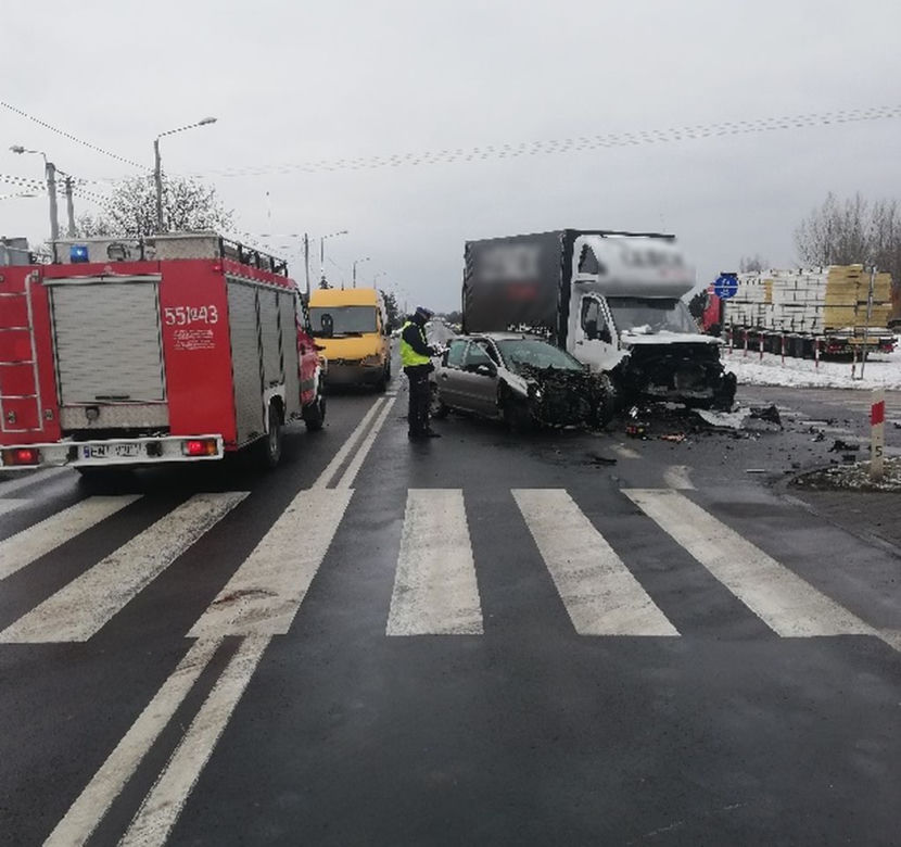GROŹNY WYPADEK pod Wieluniem. POWAŻNIE RANNY 40-letni kierowca!