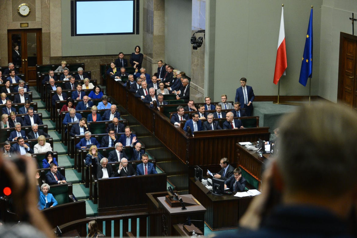 PiS potrzebuje nowego koalicjanta? Ten sondaż da Kaczyńskiemu do myślenia