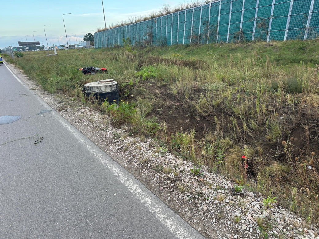 Śmiertelny wypadek w Warszawie. Nie żyje motocyklista. Licznik zatrzymał się na 260 km/h