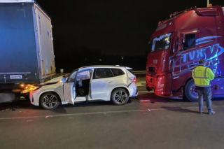 Dramat pod Antwerpią. Polska ciężarówka wbiła się w auta stojące w korku. Kierowcy walczą o życie w szpitalu