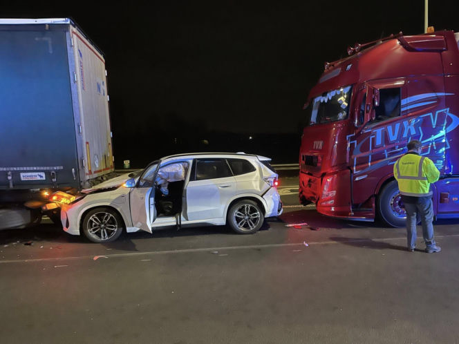 Dramat pod Antwerpią. Polska ciężarówka wbiła się w auta stojące w korku. Kierowcy walczą o życie w szpitalu