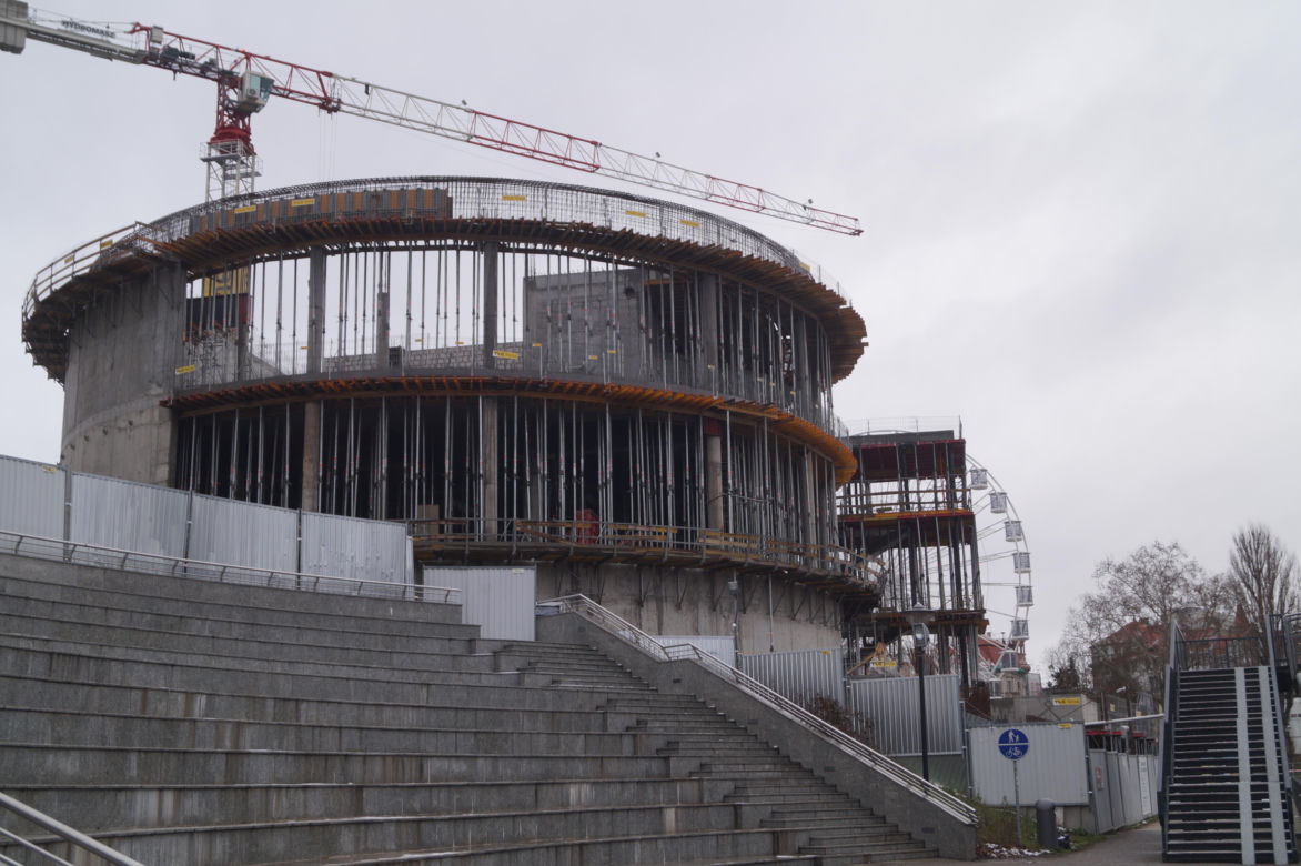 Nowy krąg Opery Nova rośnie w oczach. Zagladamy na plac budowy
