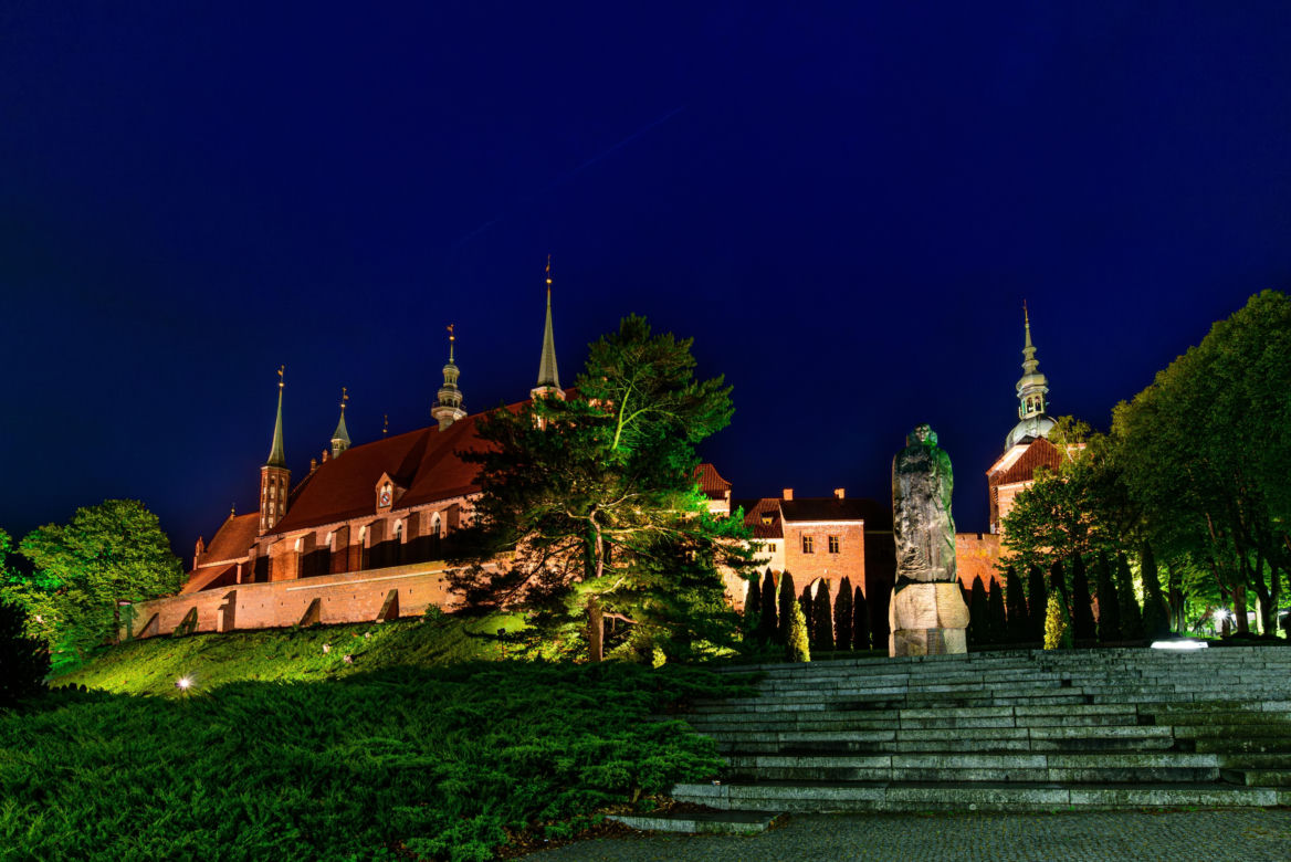 III miejsce - Pomnik Mikołaja Kopernika przed Wzgórzem Katedralnym – Frombork