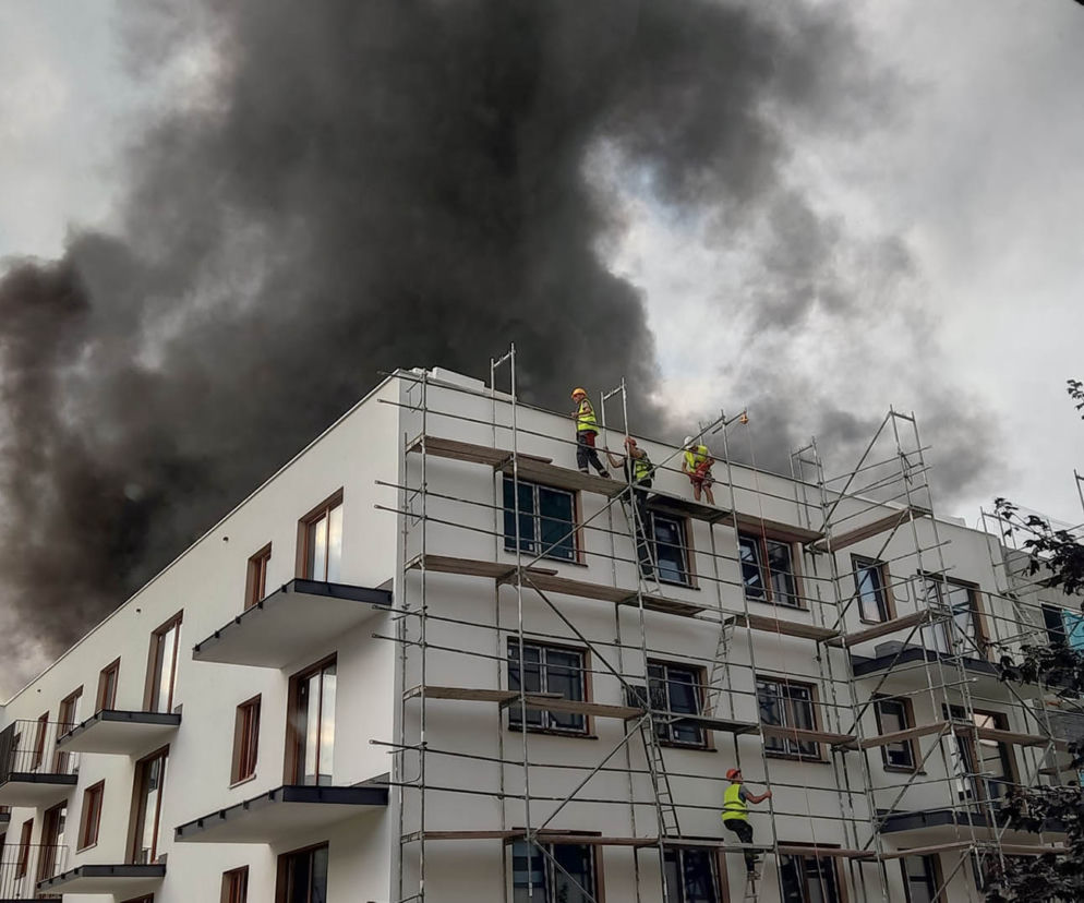 Pożar na budowie na Targówku; kłęby dymu było widać z Dworca Wschodniego