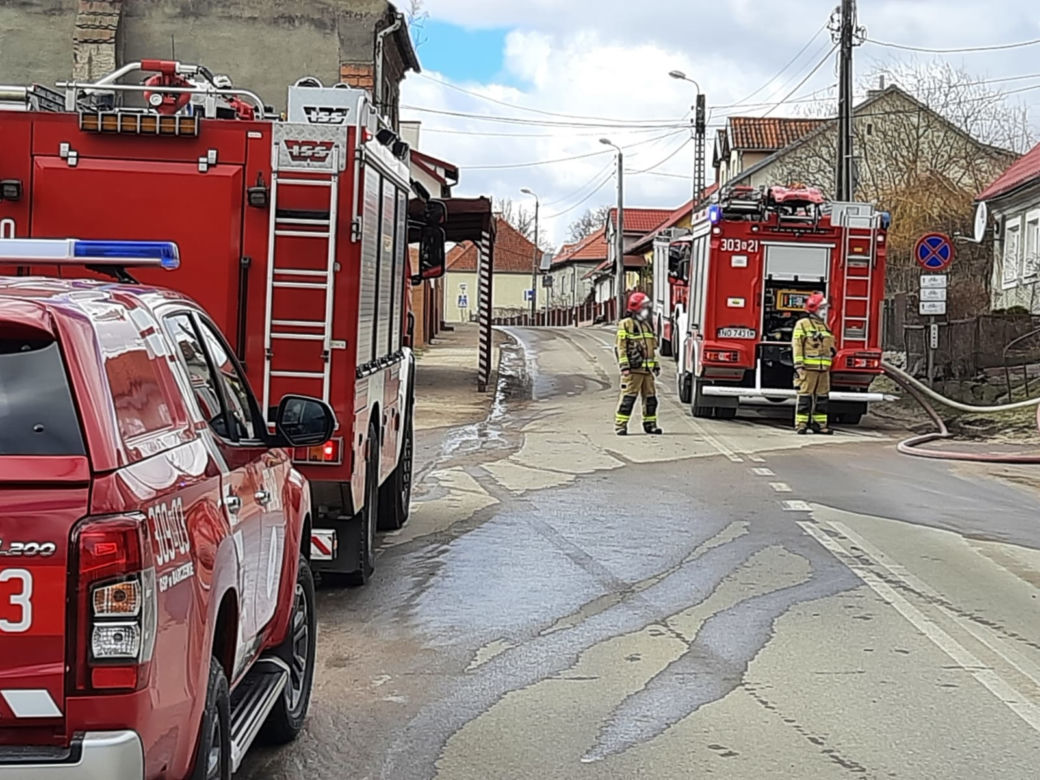Ewakuacja mieszkańców w Barczewie. Przy ulicy Wiosennej uszkodzono gazocią