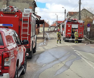Ewakuacja mieszkańców w Barczewie. Przy ulicy Wiosennej uszkodzono gazocią