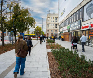 Aleja Jana Pawła II w Warszawie przeszła wielką metamorfozę, a kierowców i pieszych czekają ważne zmiany