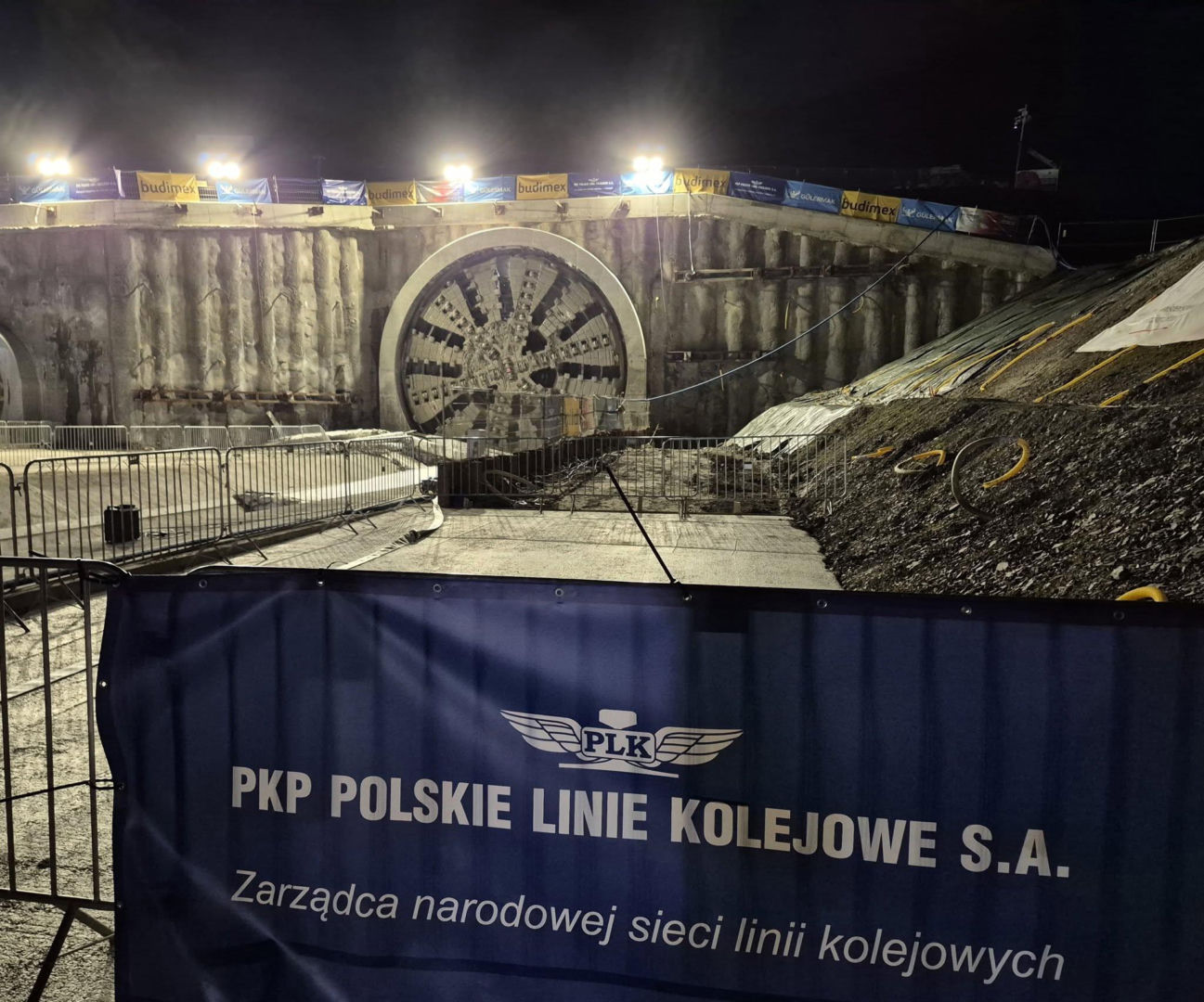 TBM Jadwiga zakończyła drążenie tunelu kolejowego pod Pisarzową