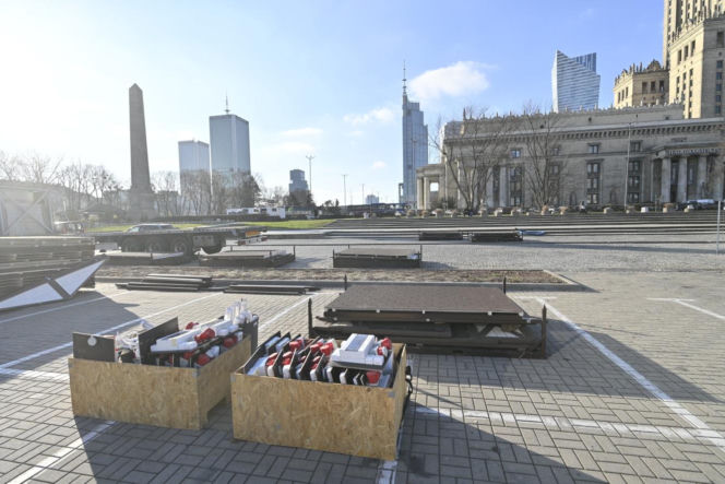 Dziwny obiekt w centrum Warszawy. Co tu powstaje? Stolica już stroi się na Boże Narodzenie!