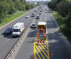 Trasa Łazienkowska stanęła. Drogowcy rozpoczęli remont
