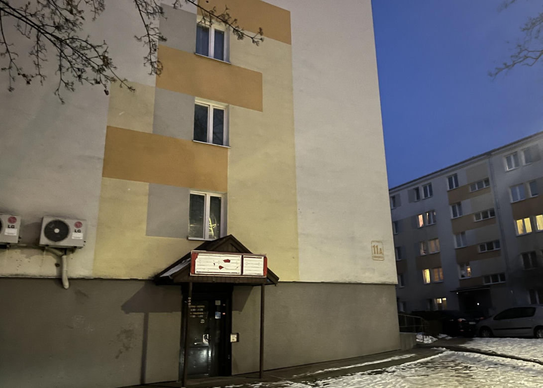 "Wjechaliśmy z buta na twoją chatę". Złodzieje wysłali SMS-a do właścicielki mieszkania