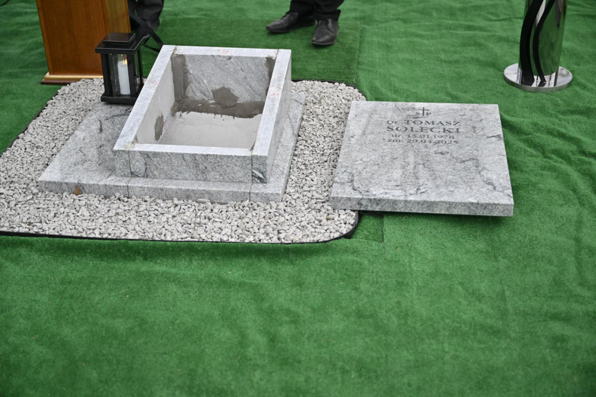 Pogrzeb lekarza, zamordowanego w Szpitalu Uniwersyteckim. Ceremonia o charakterze państwowym