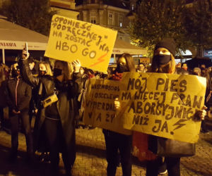  Skandowano, skakano i śpiewano... Kolejny Strajk Kobiet w Lesznie