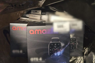 Zniknęło 2200 smartwatchy za fortunę. Podejrzani to młodzi mężczyźni z Afryki