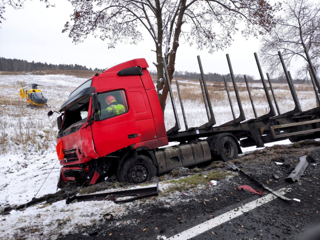 Tragiczny wypadek pod Żarami. Zginęło małżeństwo i malutka córeczka