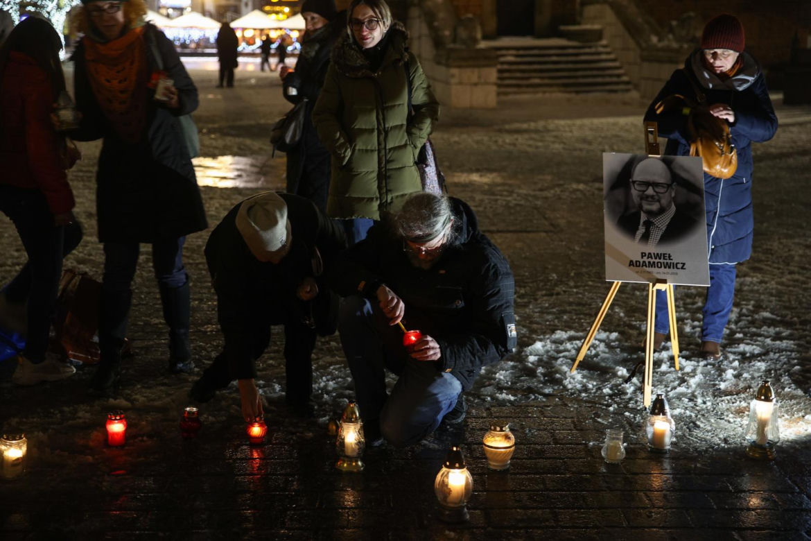 Kraków uczcił pamięć Pawła Adamowicza. „Światełko przeciw nienawiści” w rocznicę zabójstwa prezydenta Gdańska