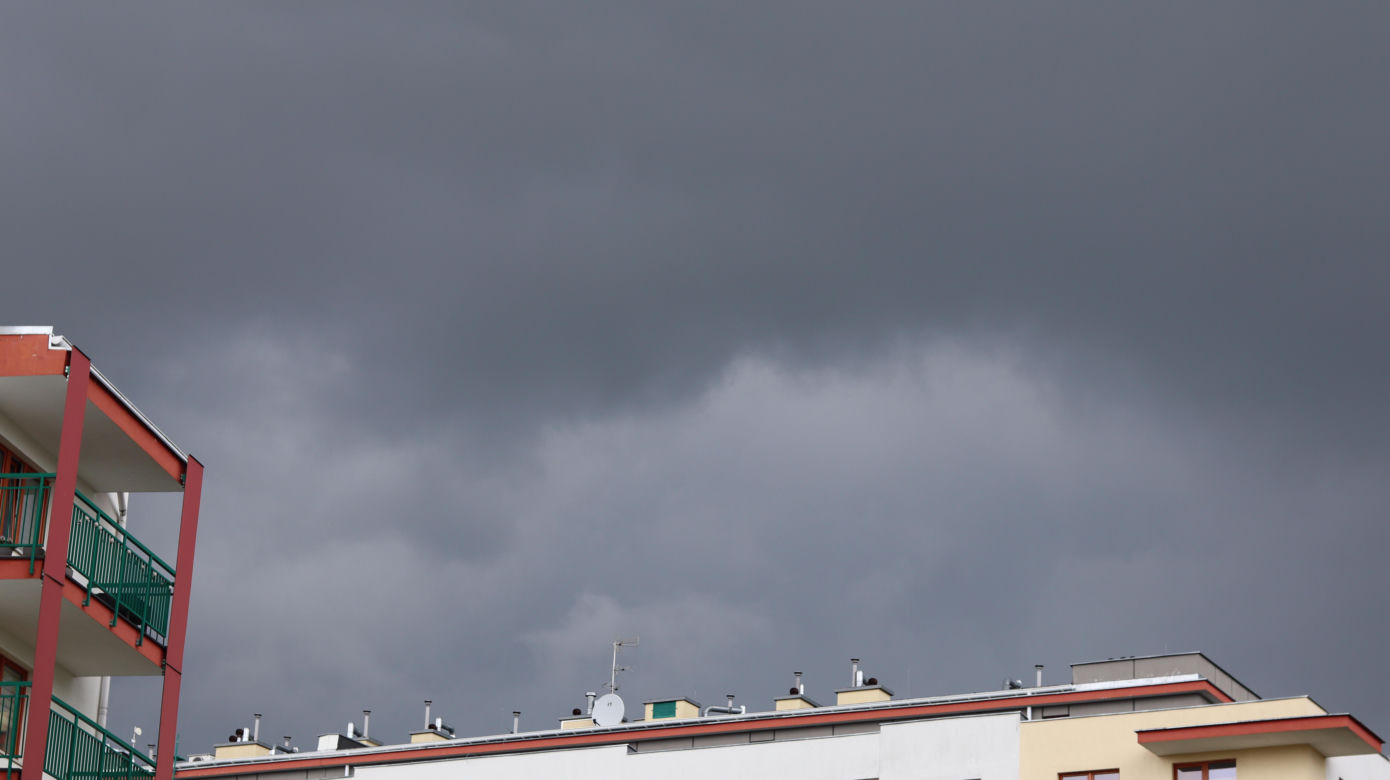 Burza nad Lublinem. Czarne chmury przykryły miasto, słychać grzmoty [GALERIA]