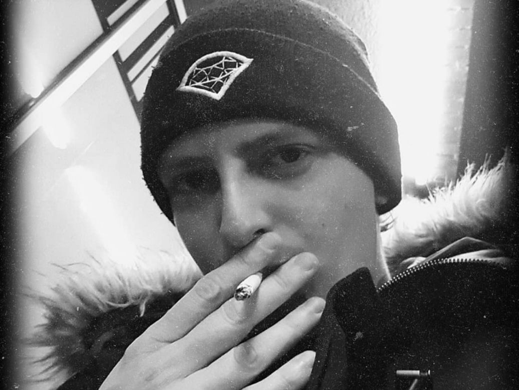 Makabryczne nagranie, jak Ravgor spada z 12. piętra, trafiło do sieci. 35-letni Rafał Górecki walczył z depresją