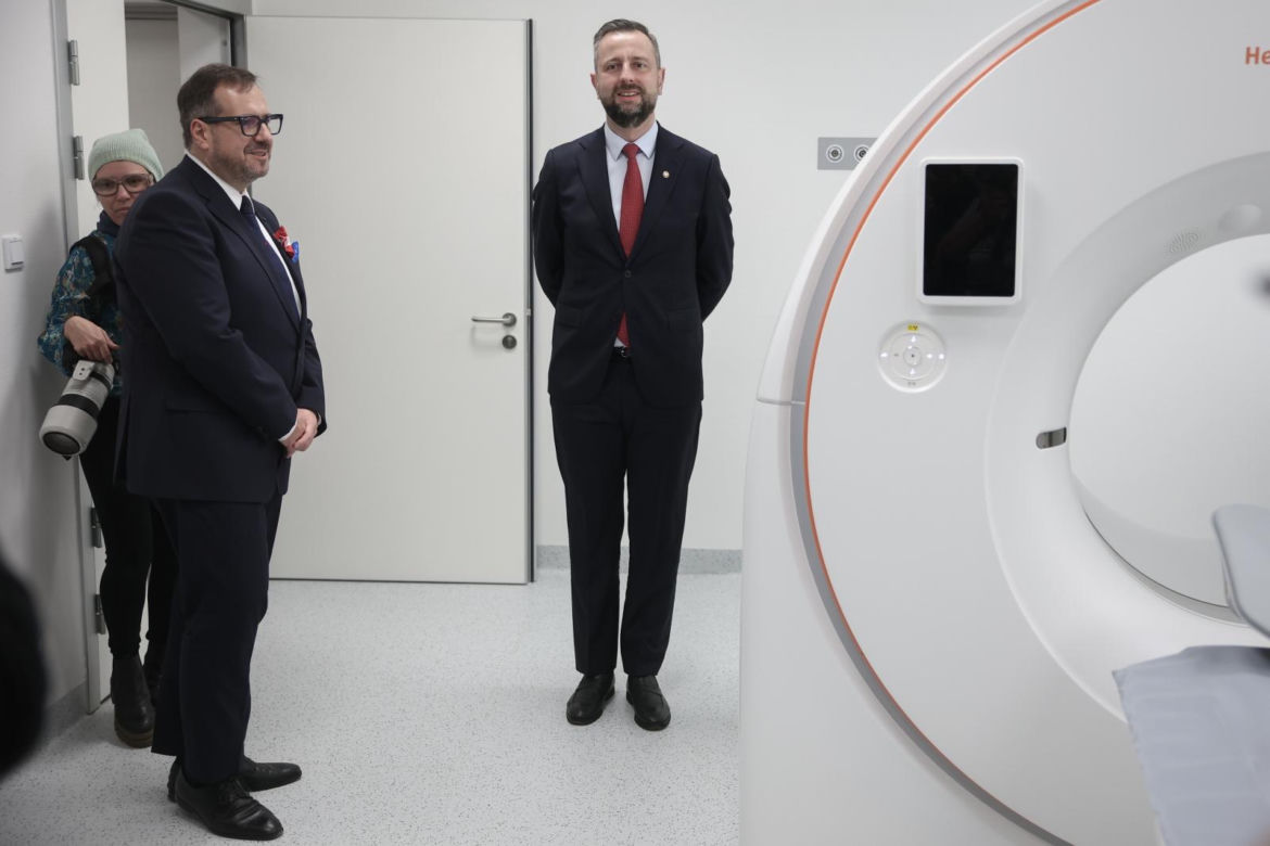 Nowoczesny tomograf w krakowskim szpitalu wojskowym. Sprzęt z funduszy KPO zaprezentował szef MON