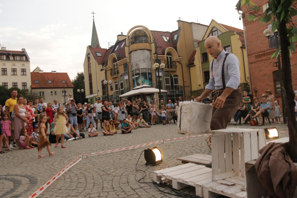 Olsztyński Festiwal Teatrów Ulicznych 2023. Tak bawili się mieszkańcy [ZDJĘCIA]