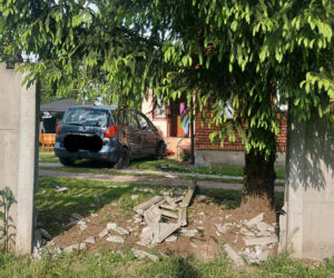 Groźny wypadek! Pijany kierowca wjechał na podwórko, gdzie bawiły się dzieci. Ranny 11-letni chłopiec