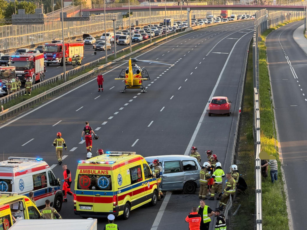 Poważny wypadek na S8. Troje dzieci trafiło do szpitala