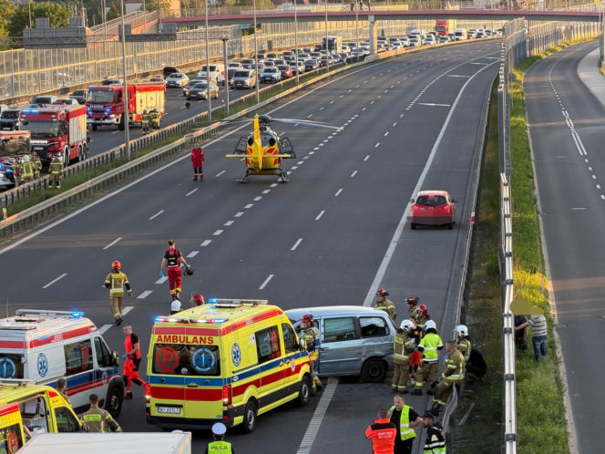 Poważny wypadek na S8. Troje dzieci trafiło do szpitala