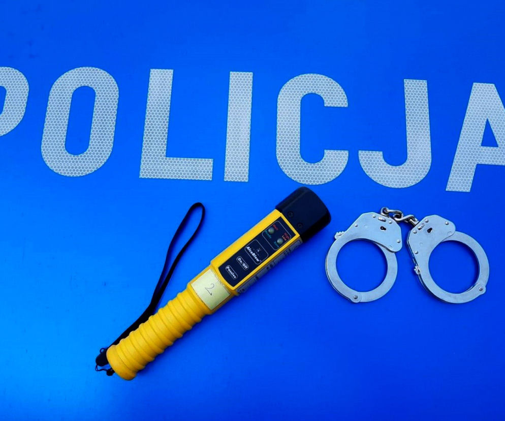 Pijany kierowca obok placu zabaw