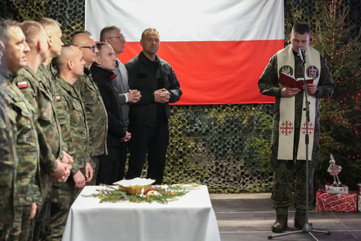 Prezydent RP Karol Nawrocki podczas spotkania świątecznego z żołnierzami