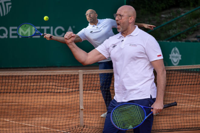 Minister sportu szalał na tenisowym korcie. Ponad osiem milionów dofinansowania 