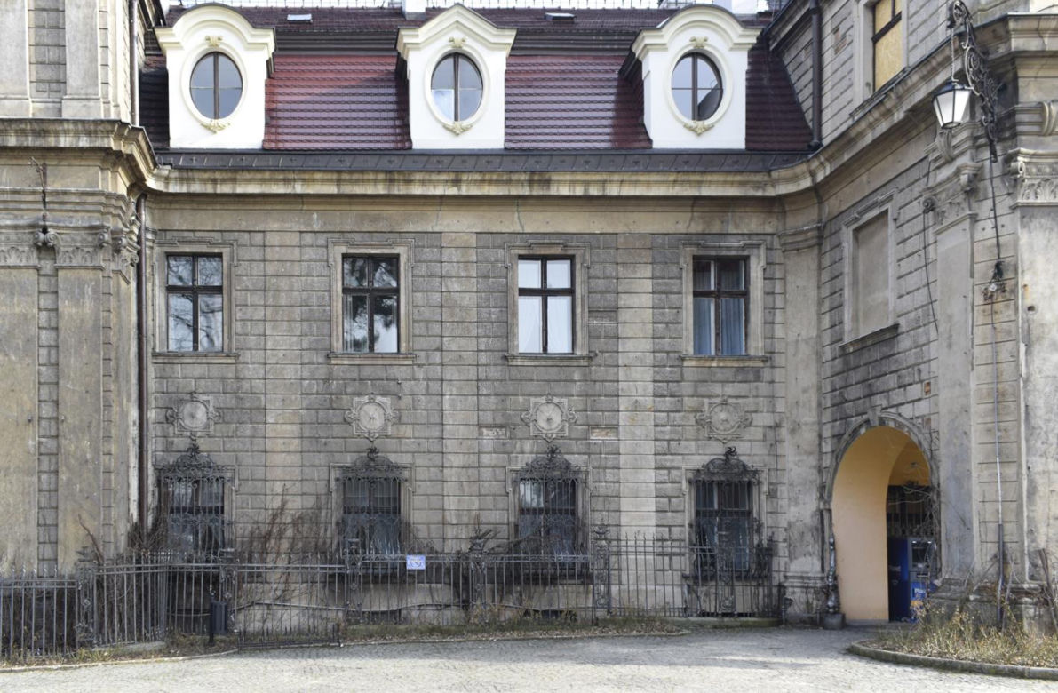 Metamorfoza Zamku w Mosznej. Z sanatorium w bajkowy hotel - tak przez lata zmieniał się jeden z najbardziej czarujących budynków w Polsce