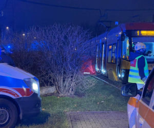 Tragedia w centrum Warszawy! Tramwaj przejechał kobietę. Nie żyje 