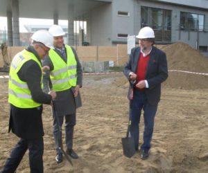 Biurowiec Bałtyk Tower w Poznaniu - wbicie pierwszej łopaty przez inwestorów