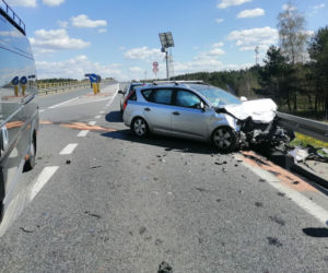 Huknął busem w osobówkę aż urwało się koło. Groźny wypadek Wyszkowem
