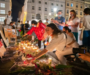Manifestacja Białorusinów na rynku w Krakowie. Precz z Łukaszenką!