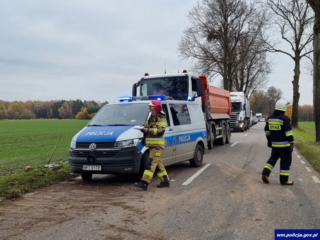 Zderzenie dostawczaka z ciągnikiem rolniczym