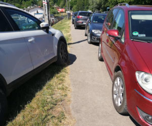 Zastawiony chodnik przy ul. Zdrojowej