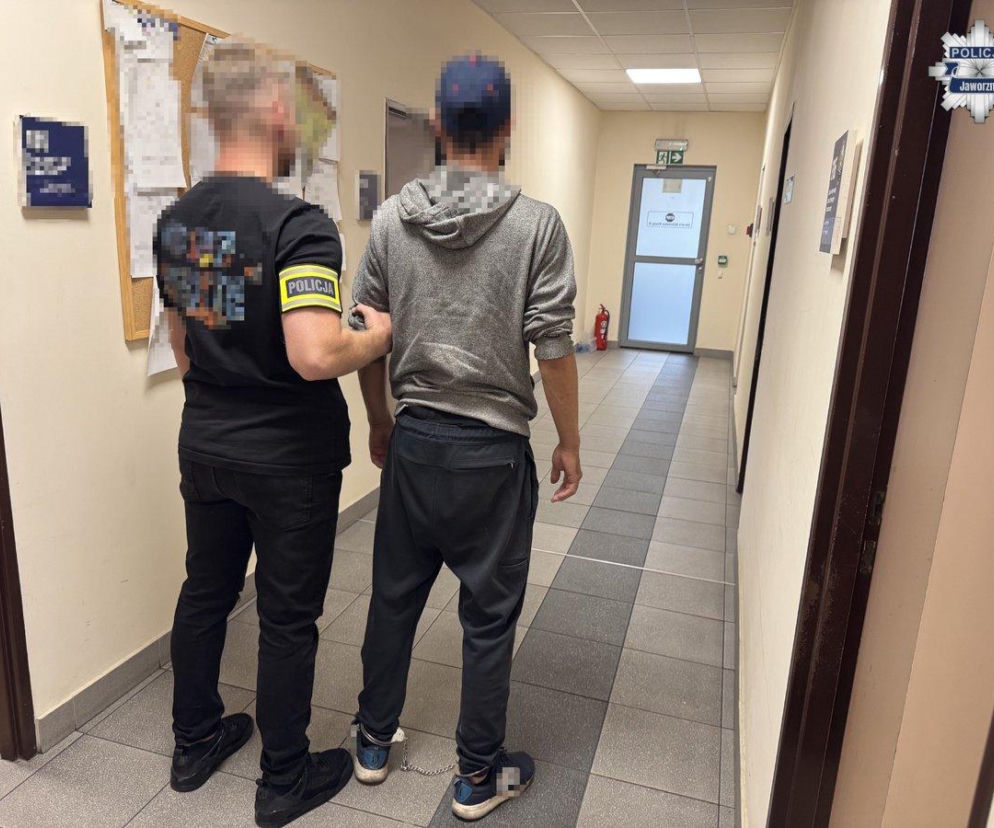 Pijany uciekał przed policją. Był poszukiwany i miał dożywotni zakaz prowadzenia