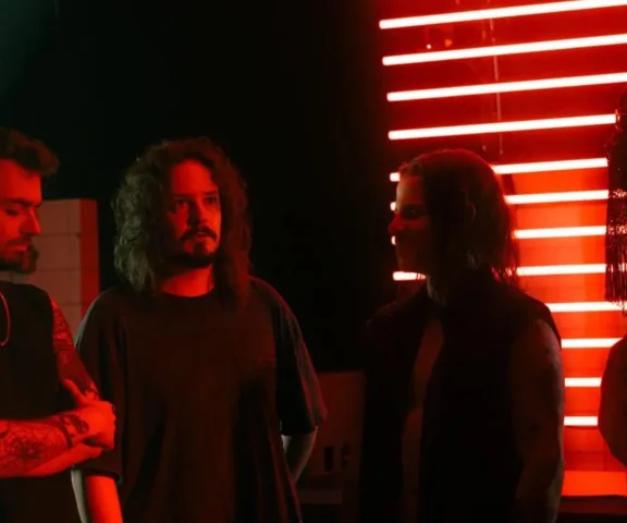Niezwykła premiera płyty .WAVS. Album trafi do fanów na festiwalu przed wszystkimi