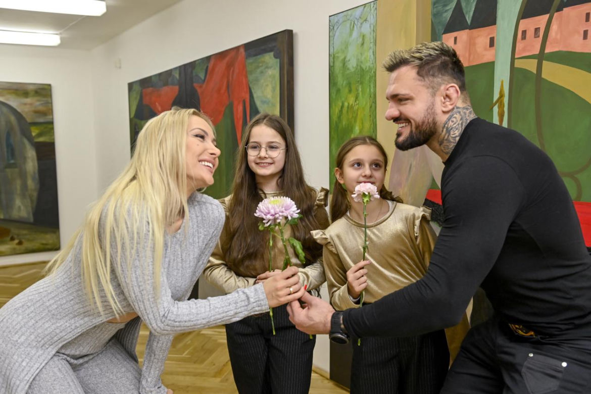 Eliza i Trybson z córkami: Victorią i Kornelią