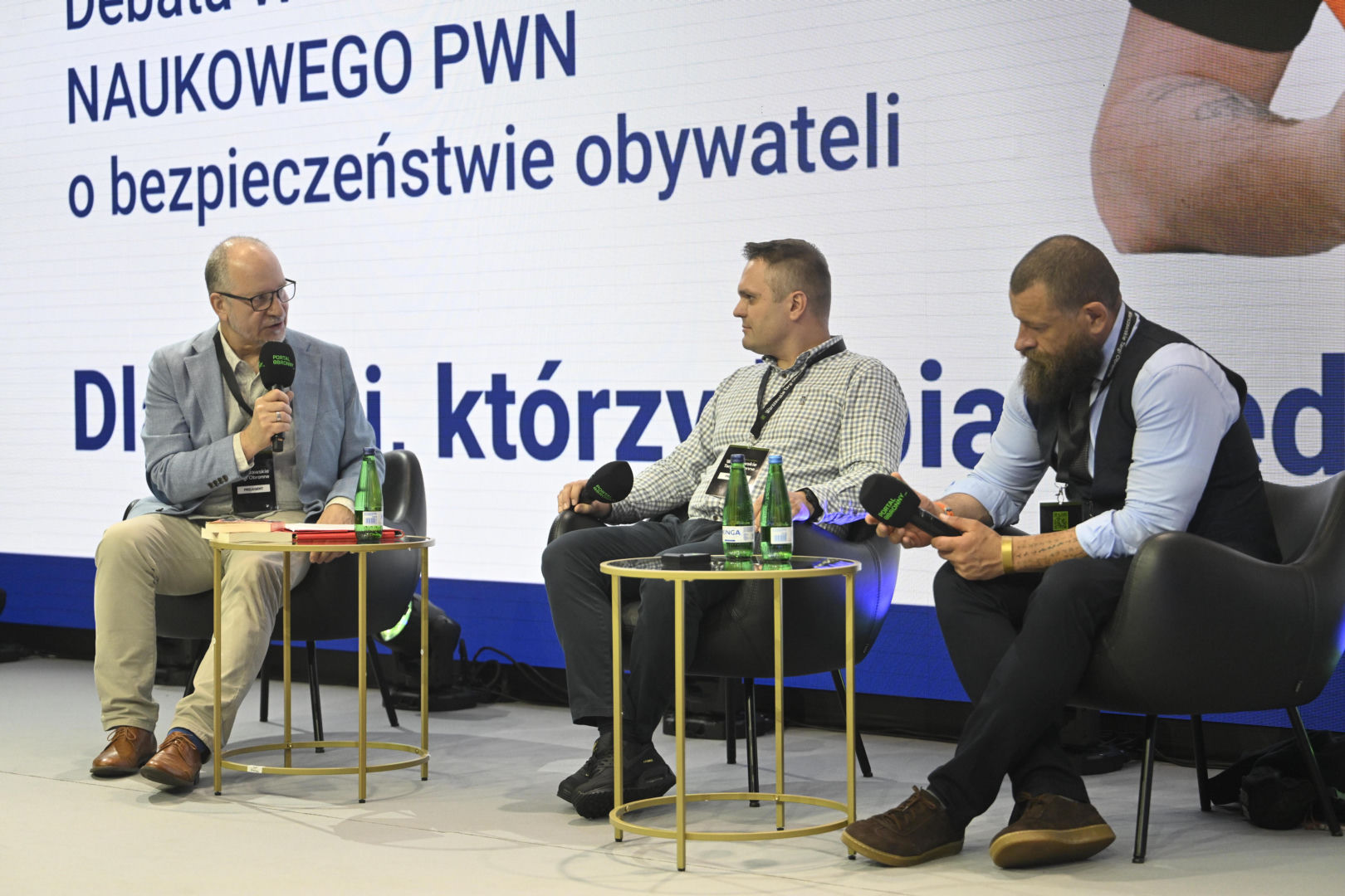 Warszawskie Targi Obronne. Scena Biała. Stawić czoła wojnie. Zostać czy wyjechać – Debata WYDAWNICTWA NAUKOWEGO PWN o bezpieczeństwie obywateli