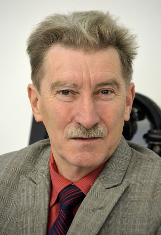 Przyspawali się do stołków 