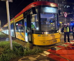 Kobieta wpadła pod Tramwaj w Warszawie. Jest w ciężkim stanie