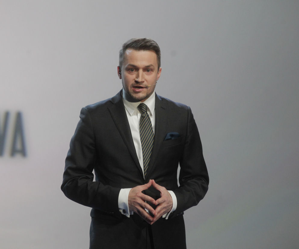 PIOTR GUZIAŁ - SKOŃCZYŁ Z POLITYKĄ, ZACZĄŁ ZARABIAĆ.